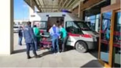 Kız istemeye gidenleri taşıyan minibüs devrildi: 13 yaralı Kız istemeye gidenleri taşıyan minibüs devrildi: 13 yaralı
