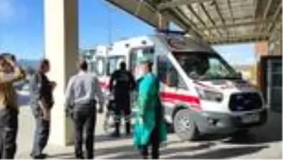Kız istemeye gidenleri taşıyan minibüs devrildi: 13 yaralı Kız istemeye gidenleri taşıyan minibüs devrildi: 13 yaralı