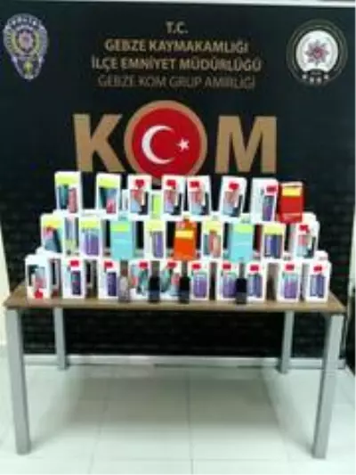 Kocaeli'de 51 adet gümrük kaçağı cep telefonu ele geçirildi Kocaeli'de 51 adet gümrük kaçağı cep telefonu ele geçirildi