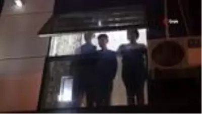 Komşular bayramı balkonlarda kutladı Komşular bayramı balkonlarda kutladı