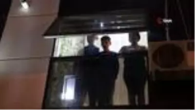 Komşular bayramı balkonlarda kutladı Komşular bayramı balkonlarda kutladı