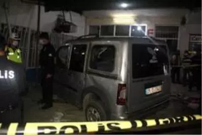 Kontrolden çıkan araç yemek yiyenlerin arasına daldı Kontrolden çıkan araç yemek yiyenlerin arasına daldı