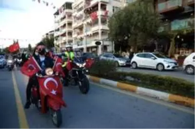 Kuşadası'nda konvoylu kutlama Kuşadası'nda konvoylu kutlama