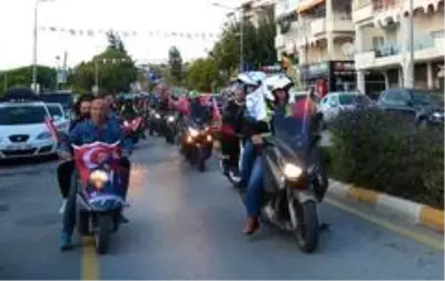 Kuşadası'nda konvoylu kutlama Kuşadası'nda konvoylu kutlama