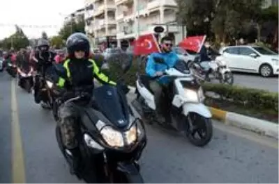 Kuşadası'nda konvoylu kutlama Kuşadası'nda konvoylu kutlama