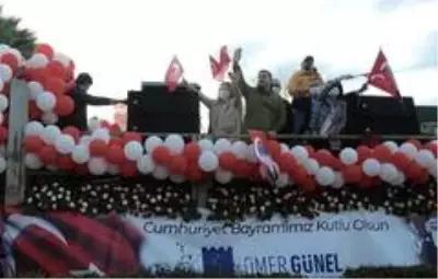 Kuşadası'nda konvoylu kutlama Kuşadası'nda konvoylu kutlama