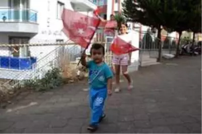 Kuşadası'ndaki Cumhuriyet coşkusu yağmur altında devam etti Kuşadası'ndaki Cumhuriyet coşkusu yağmur altında devam etti