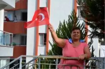 Kuşadası'ndaki Cumhuriyet coşkusu yağmur altında devam etti Kuşadası'ndaki Cumhuriyet coşkusu yağmur altında devam etti