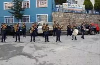 Kuşadası'ndaki Cumhuriyet coşkusu yağmur altında devam etti Kuşadası'ndaki Cumhuriyet coşkusu yağmur altında devam etti