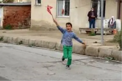 Kuşadası'ndaki Cumhuriyet coşkusu yağmur altında devam etti Kuşadası'ndaki Cumhuriyet coşkusu yağmur altında devam etti