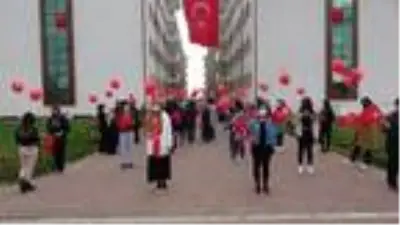 KYK'da kalan 97 öğrenci semaya 97 Türk bayrağı temalı balon bıraktı KYK'da kalan 97 öğrenci semaya 97 Türk bayrağı temalı balon bıraktı