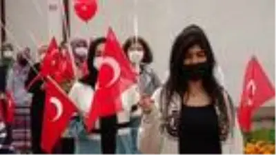 KYK'da kalan 97 öğrenci semaya 97 Türk bayrağı temalı balon bıraktı KYK'da kalan 97 öğrenci semaya 97 Türk bayrağı temalı balon bıraktı