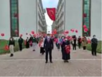 KYK'da kalan 97 öğrenci semaya 97 Türk bayrağı temalı balon bıraktı KYK'da kalan 97 öğrenci semaya 97 Türk bayrağı temalı balon bıraktı