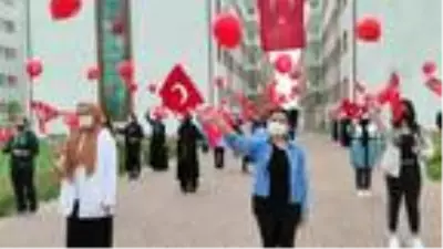 KYK'da kalan 97 öğrenci semaya 97 Türk bayrağı temalı balon bıraktı KYK'da kalan 97 öğrenci semaya 97 Türk bayrağı temalı balon bıraktı
