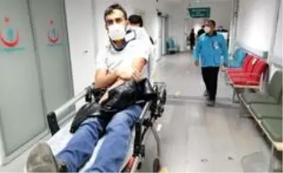 Mazot tankeri yüklü tır şarampole devrildi: 1 yaralı Mazot tankeri yüklü tır şarampole devrildi: 1 yaralı