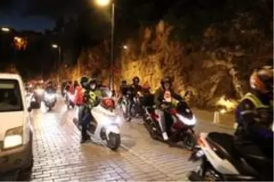 Son dakika haber! Mobil fener alayı Antalya'yı aydınlattı Son dakika haber! Mobil fener alayı Antalya'yı aydınlattı