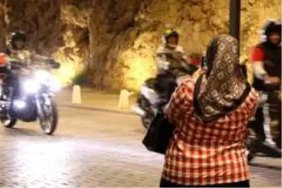 Son dakika haber! Mobil fener alayı Antalya'yı aydınlattı Son dakika haber! Mobil fener alayı Antalya'yı aydınlattı