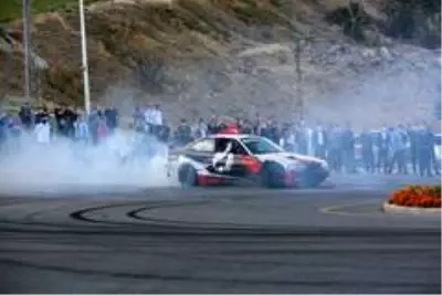Drift gösterisi nefesleri kesti Drift gösterisi nefesleri kesti