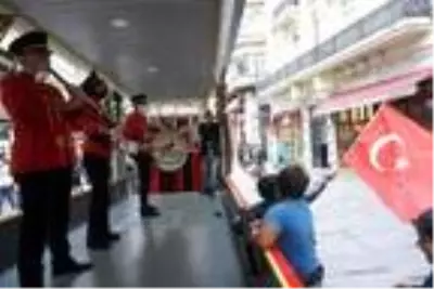 Nostaljik tramvayda 29 Ekim coşkusu Nostaljik tramvayda 29 Ekim coşkusu