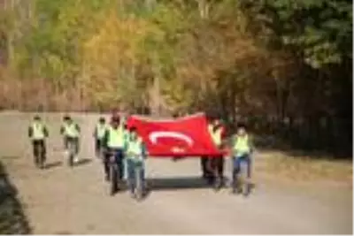 Oltu'da dernek üyeleri, Cumhuriyet için pedal çevirdi