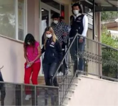 Ölü bebek şüphelileri adliyeye sevk edildi Ölü bebek şüphelileri adliyeye sevk edildi