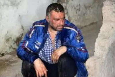 Önceden annesiyle yaşadığı evi benzin dökerek yaktı