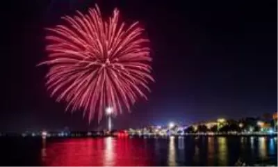 29 Ekim Cumhuriyet Bayramı kutlamaları - Havai fişek ve lazer gösterisi 29 Ekim Cumhuriyet Bayramı kutlamaları - Havai fişek ve lazer gösterisi