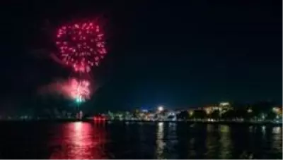 29 Ekim Cumhuriyet Bayramı kutlamaları - Havai fişek ve lazer gösterisi 29 Ekim Cumhuriyet Bayramı kutlamaları - Havai fişek ve lazer gösterisi