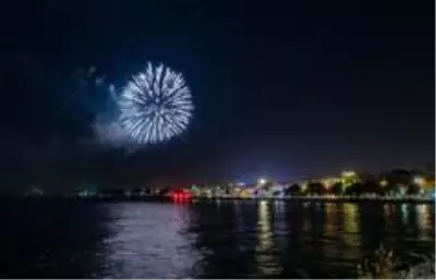 29 Ekim Cumhuriyet Bayramı kutlamaları - Havai fişek ve lazer gösterisi 29 Ekim Cumhuriyet Bayramı kutlamaları - Havai fişek ve lazer gösterisi