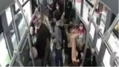 Otobüs şoförü fenalaşan yolcuyu hastaneye yetiştirdi Otobüs şoförü fenalaşan yolcuyu hastaneye yetiştirdi