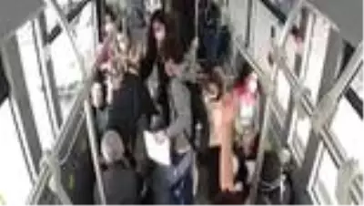 Otobüs şoförü fenalaşan yolcuyu hastaneye yetiştirdi Otobüs şoförü fenalaşan yolcuyu hastaneye yetiştirdi