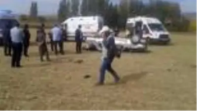 Otomobil tarlaya devrildi: 7 yaralı Otomobil tarlaya devrildi: 7 yaralı