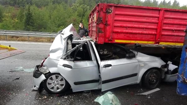 Otoyolda 9 aracın karıştığı zincirleme kaza: 10 yaralı