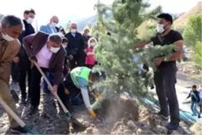 Palandöken Belediyesi, hayatını kaybeden sağlık çalışanları adına ağaç dikti Palandöken Belediyesi, hayatını kaybeden sağlık çalışanları adına ağaç dikti
