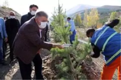 Palandöken Belediyesi, hayatını kaybeden sağlık çalışanları adına ağaç dikti Palandöken Belediyesi, hayatını kaybeden sağlık çalışanları adına ağaç dikti