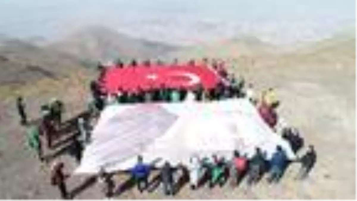 Palandöken'in zirvesine 'cumhuriyet tırmanışı'
