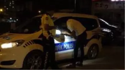 Polisler zorda kalana koştular, ehliyetsiz ve alkollü sürücüleri affetmediler