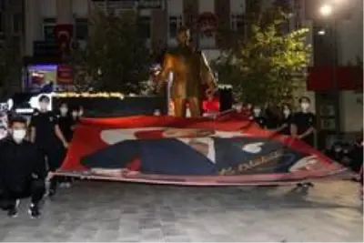 Sakarya, Cumhuriyet yürüyüşünde tek yürek oldu Sakarya, Cumhuriyet yürüyüşünde tek yürek oldu