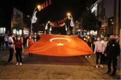 Sakarya, Cumhuriyet yürüyüşünde tek yürek oldu Sakarya, Cumhuriyet yürüyüşünde tek yürek oldu