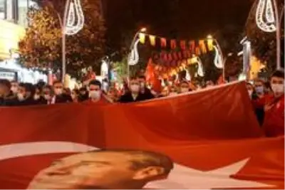 Sakarya, Cumhuriyet yürüyüşünde tek yürek oldu Sakarya, Cumhuriyet yürüyüşünde tek yürek oldu