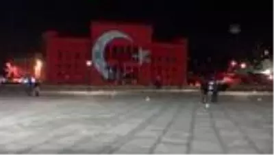 Saraybosna'nın sembollerinden Vijecnica'ya Türk bayrağı yansıtıldı - SARAYBOSNA Saraybosna'nın sembollerinden Vijecnica'ya Türk bayrağı yansıtıldı - SARAYBOSNA