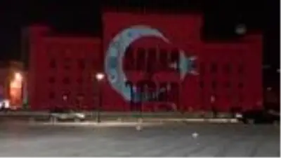 Saraybosna'nın sembollerinden Vijecnica'ya Türk bayrağı yansıtıldı - SARAYBOSNA Saraybosna'nın sembollerinden Vijecnica'ya Türk bayrağı yansıtıldı - SARAYBOSNA