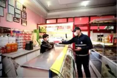 Şehitkamil'de bayrak ve seccade dağıtıldı Şehitkamil'de bayrak ve seccade dağıtıldı