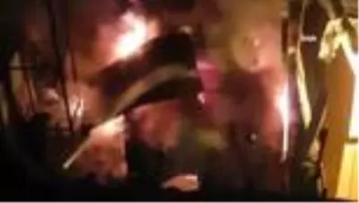 Siirt'te bir evin damında çıkan yangın paniğe neden oldu Siirt'te bir evin damında çıkan yangın paniğe neden oldu