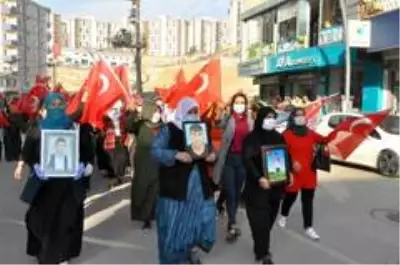 Şırnak anneleri HDP binasını 'Kahrolsun PKK' sloganları ile inletti Şırnak anneleri HDP binasını 'Kahrolsun PKK' sloganları ile inletti