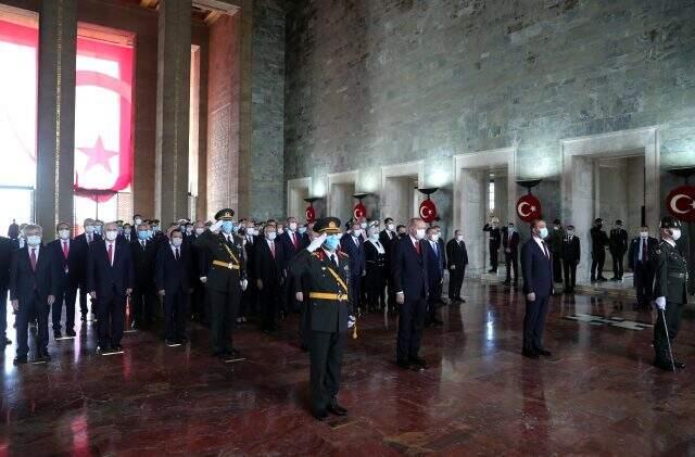 Son Dakika: Devlet erkanı Anıtkabir'de! İşte Cumhurbaşkanı Erdoğan'ın Özel Deftere yazdığı mesaj Son Dakika: Devlet erkanı Anıtkabir'de! İşte Cumhurbaşkanı Erdoğan'ın Özel Deftere yazdığı mesaj