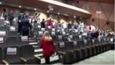 Sunay Akın, Beylikdüzü'nde vatandaşlarla bir araya geldi Sunay Akın, Beylikdüzü'nde vatandaşlarla bir araya geldi