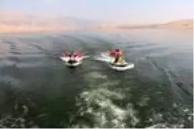 Tarihi Hasankeyf'te jet skili cumhuriyet kutlaması Tarihi Hasankeyf'te jet skili cumhuriyet kutlaması