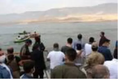 Tarihi Hasankeyf'te jet skili cumhuriyet kutlaması Tarihi Hasankeyf'te jet skili cumhuriyet kutlaması