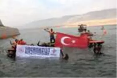Tarihi Hasankeyf'te jet skili cumhuriyet kutlaması Tarihi Hasankeyf'te jet skili cumhuriyet kutlaması